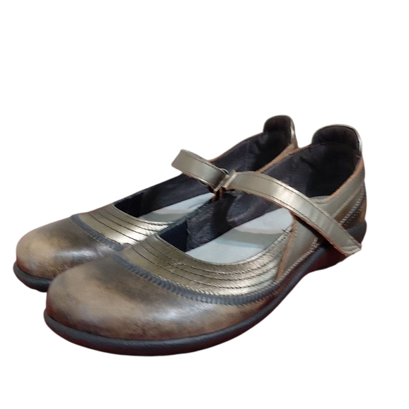 NAOT Kirei Bronze Mary Jane's Metallic Slip On Comfort Shoe Size 9 - Picture 10 of 11